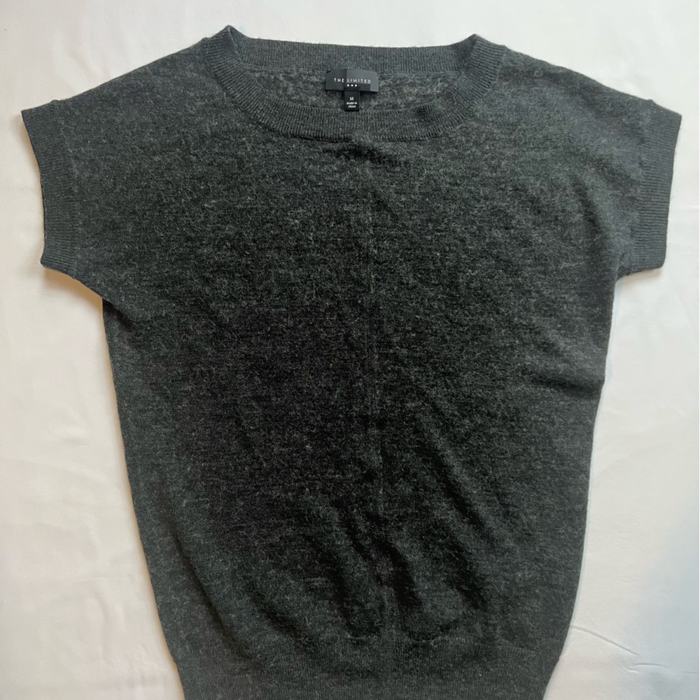 Grey short sleeve sweater